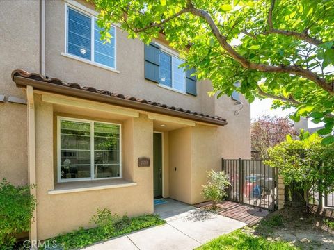 Photo of 28355 Mirabelle Lane Ln, Saugus, CA 91350 (MLS # SR26077141)