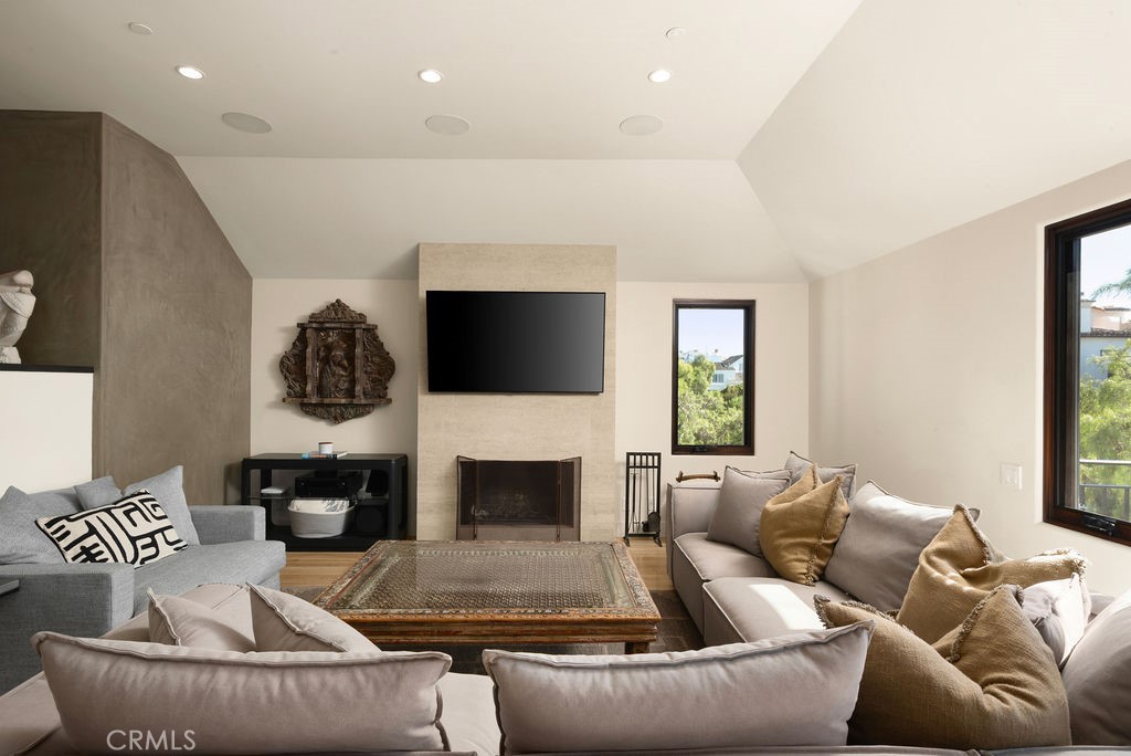 Corona del Mar South of PCH (CDMS) - Residential Lease