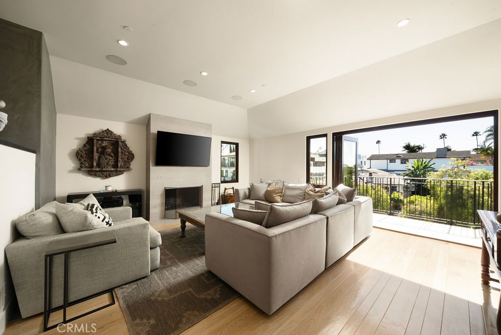 Corona del Mar South of PCH (CDMS) - Residential Lease