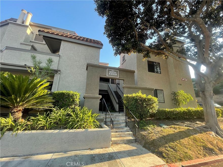 2nd Floor End Unit, View of the hills. Freshly Painted. Granite countertops, Stainless Steel Appliances, Tile Floor, Assocition Pool & Spa, Clubhouse. Laundry washer and dryer hookups. close to Mission Viejo Mall, Shopping Centers, and FWY