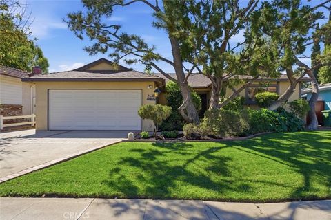 Photo of 15944 Gledhill Street, North Hills, CA 91343 (MLS # SR26049504)