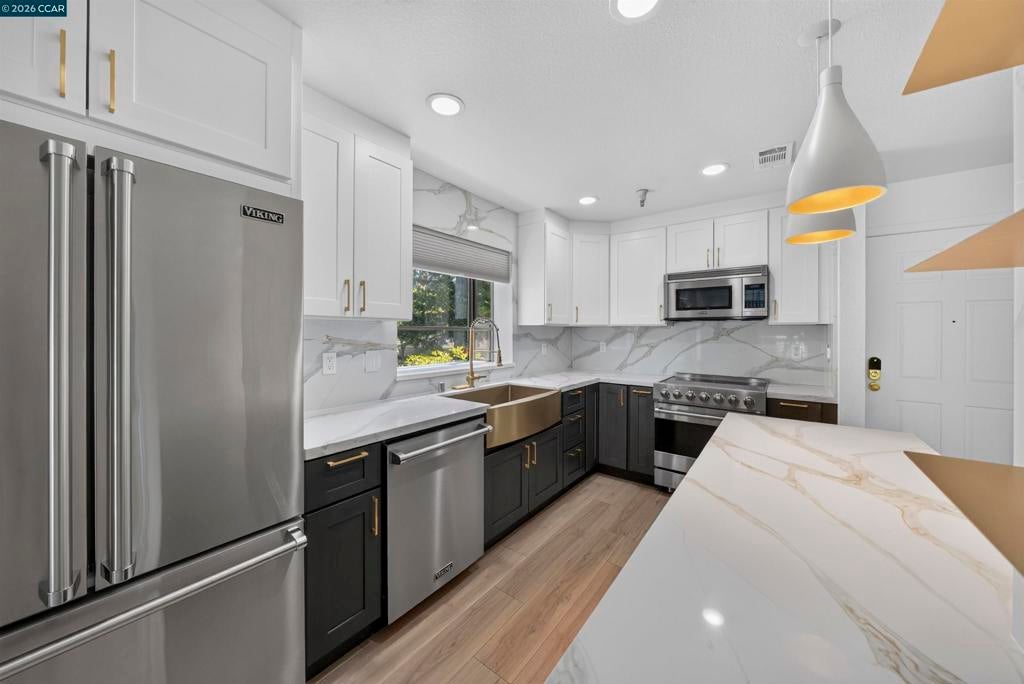2578 Oak Road 215