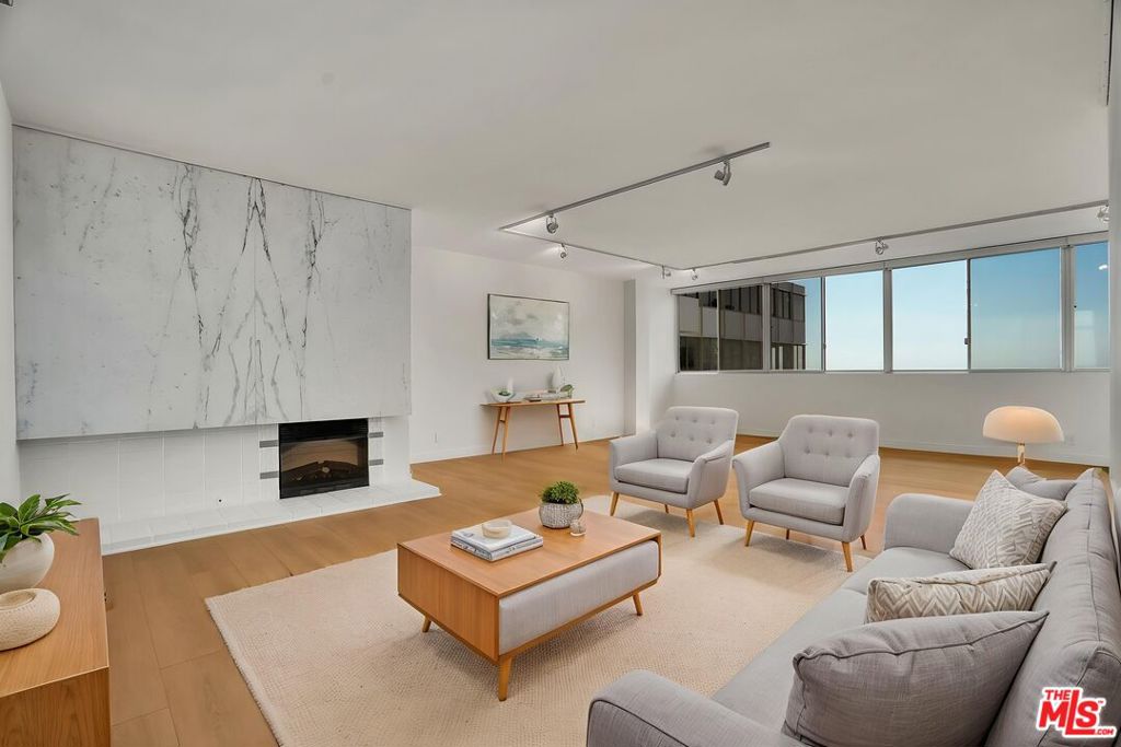 17352 W Sunset Boulevard 606