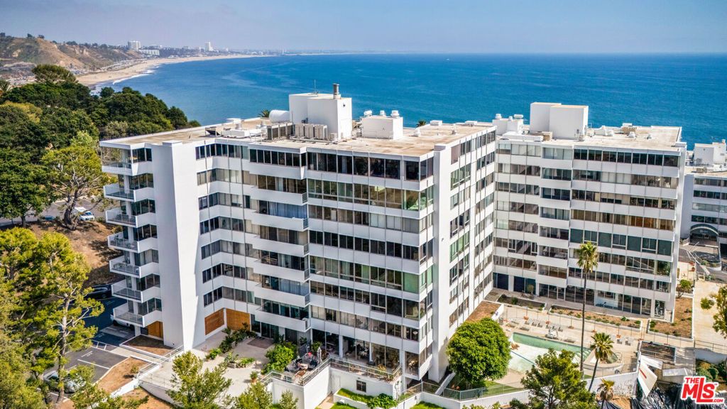 Photo of 17352 W Sunset Boulevard #606, Pacific Palisades, CA 90272 (MLS # 26700453)