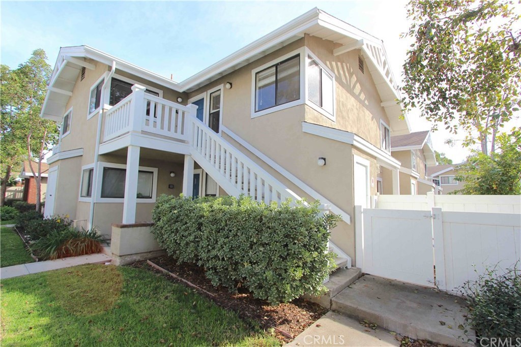 BEAUTUFUL UPPER LEVEL WITH BRIGHT AND LIGHT INSIDE WITH 2 BEDROOMS WITH 1.75 BATHROOMS. 2 YEARS NEW IN KITCHEN AND 2 BATHROOMS WITH APPLIANCES (STOVE-OVEN, KITCHEN CABINET, RANGE HOOD, REFRIGERATOR, BATH TUB, SINK, TOILET). CARPET FLOOR HAS BEEN IN LIVING ROOM, DINING ROMM AND 2 BEEDROOMS. TILE FLOORING KITCHEN WITH WINDOW AND PLENTY OF CABIENT SPACES. ONE STORAGE IN DOWNSTAIRS. WASHER, DRYER AND REFRIGERATOR ARE INCLUDED. CENTRAL A/C AND HEATING SYSTEM. ONE ASSIGN PARKING #98 AND PLENTY OF UNCOVERD PARKING SPACE. THIS PROPERTY IS IN IRVINE SCHOOL DIST. AND CLOSE TO SHOPPING. RESTAURANTS AREAS, EASY ACCESS TO FRY 5 ANF FRY 405 AND IRVINE VALLEY COLLEGE.