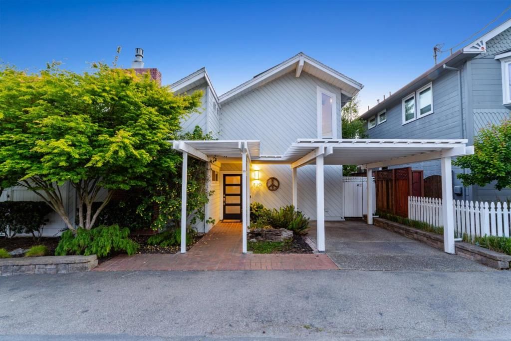 Photo of 129 Santa Cruz Avenue, Aptos, CA 95003 (MLS # ML82045366)