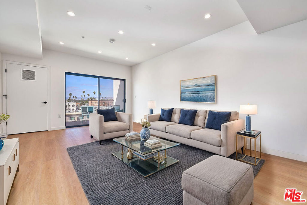 321 S Oxford Avenue 405