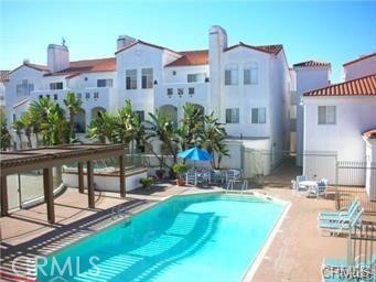 AWARD-WINNING SCHOOL DISTRICT ! ! !
THIS END UNIT IS BRIGHT, QUIET, AND COZY, LOCATED AT THE GATE COMMUNITY WITH POOL, SPA, CLUB HOUSE EQUIPPED WITH GYMS & SAUNA.
ONLY MINUTES AWAY FROM REDONDO BEACH PIER.
3 BEDROOMS, 2 BATHROOMS, WITH WOODEN FLOORS ALL THROUOUT, WITH SPACIOUS LIVING ROOM WITH FIREPLACE.
IN THE UNIT, LAUNDRY HOOK UP NEXT TO KITCHEN. 2 PARKING SPACES ASSIGNED NEAR THE ELEVATOR, WITH PRIVATE MINI-STORAGE.
THE UNIT IS LOCATED NEXT TO THE ELEVATOR ON THE SECOND FLOOR.
