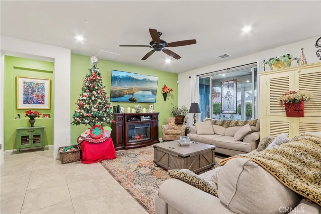 Hemet, California 92545, United States, 3 Bedrooms Bedrooms, ,3 BathroomsBathrooms,Residential,Active,253454