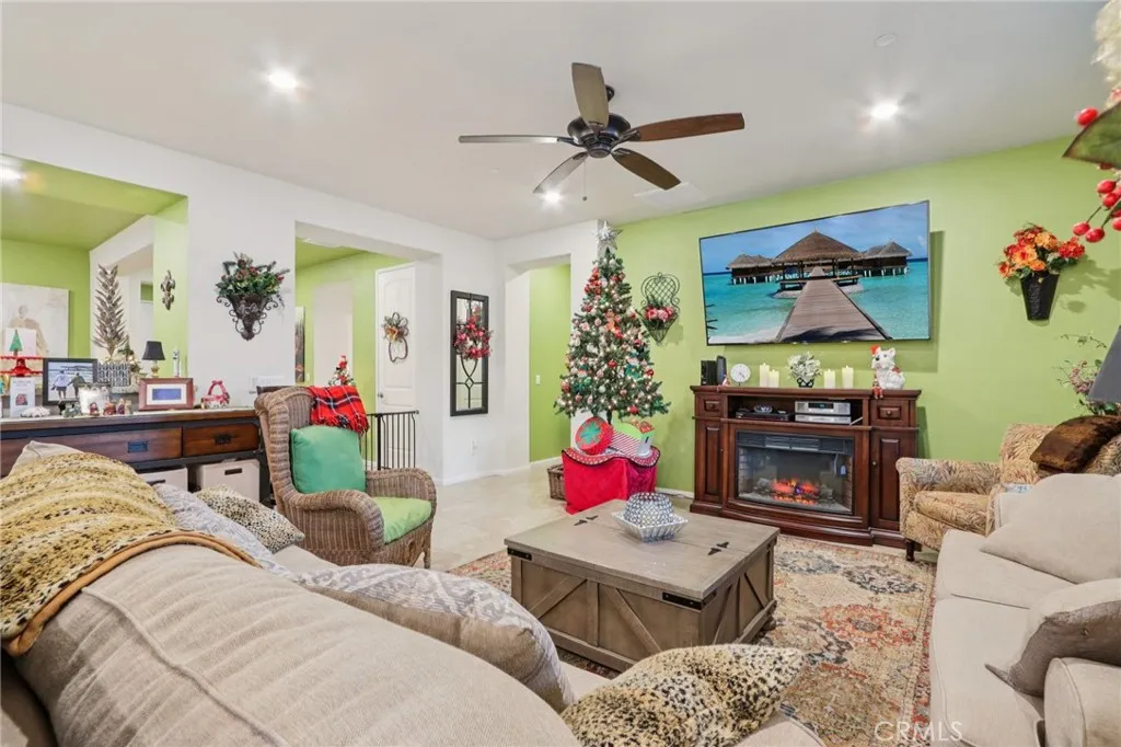 Hemet, California 92545, United States, 3 Bedrooms Bedrooms, ,3 BathroomsBathrooms,Residential,Active,253454