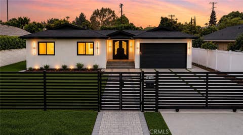 Photo of 16158 Magnolia Boulevard, Encino, CA 91436 (MLS # SR26165914)