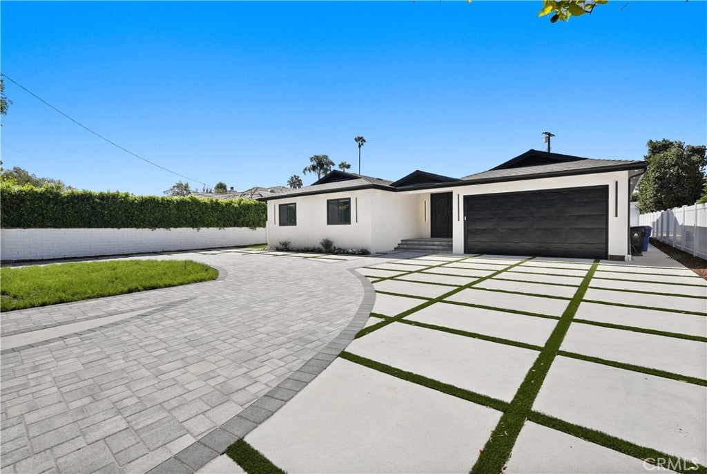 16158 Magnolia Boulevard