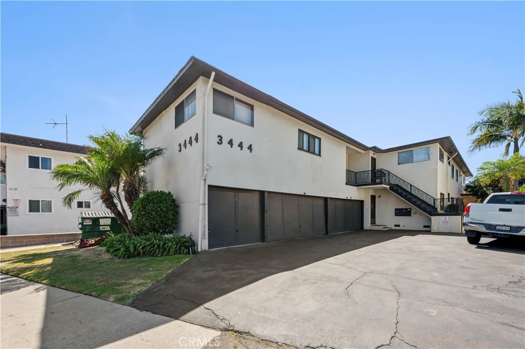 Welcome to our charming 1 bedroom, 1 bathroom apartment in the vibrant city of Torrance! Located just off the 405, this hidden gem offers a cozy atmosphere surrounded by lush greenery. Stove is included as well. Best of all, you're just steps away from some of the area's top attractions. Whether you're playing golf and tennis at Alondra Park or taking classes at El Camino College, you’ll find plenty of ways to make the most of your time, all just minutes away. Don’t miss out on this fantastic opportunity—schedule a showing today! "photos of a similar unit"