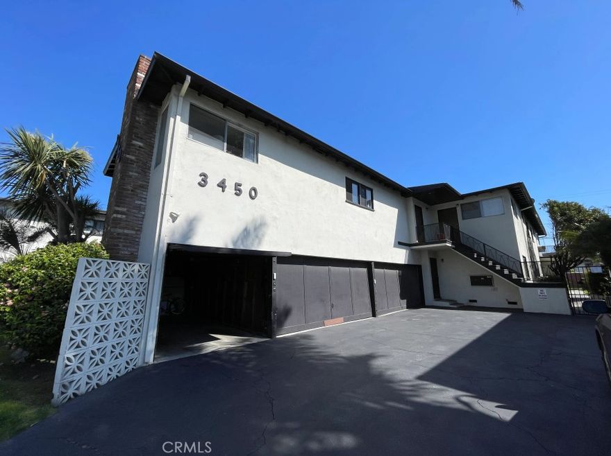 Welcome to our charming 2 bedroom, 1 bathroom apartment in the vibrant city of Torrance! Located just off the 405, this hidden gem offers a cozy atmosphere surrounded by lush greenery. Stove is included as well. Best of all, you're just steps away from some of the area's top attractions. Whether you're playing golf and tennis at Alondra Park or taking classes at El Camino College, you’ll find plenty of ways to make the most of your time, all just minutes away. Don’t miss out on this fantastic opportunity—schedule a showing today! "photos of a similar unit"