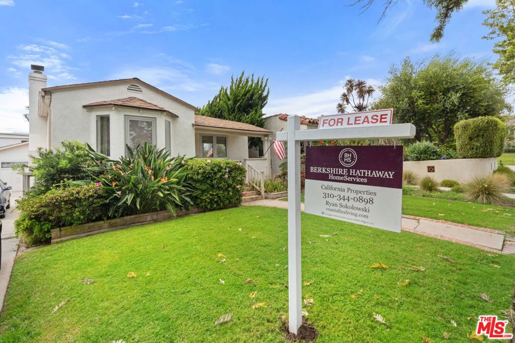 Photo of 2907 Washington Avenue, Santa Monica, CA 90403 (MLS # 26101747)