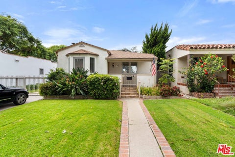Photo of 2907 Washington Avenue, Santa Monica, CA 90403 (MLS # 26101747)