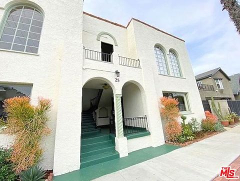 25 Falcon Avenue Long Beach CA 90802