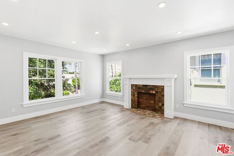 Photo of 224 N New Hampshire Avenue, Los Angeles, CA 90004 (MLS # 26831309)