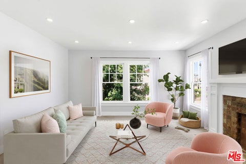 Photo of 224 N New Hampshire Avenue, Los Angeles, CA 90004 (MLS # 26831309)