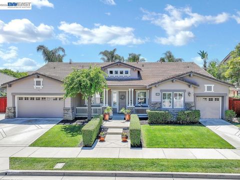 Photo of 1660 Albani Pl Pl, Brentwood, CA 94513 (MLS # 41133354)