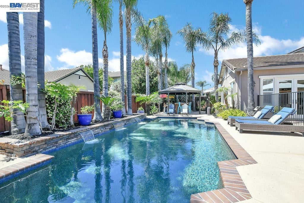 1660 Albani Pl