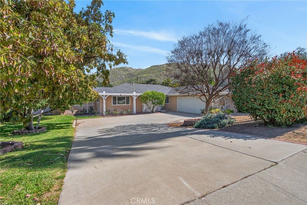 Photo of 4360 Watkins Dr, Riverside, CA 92507 (MLS # IV26053879)