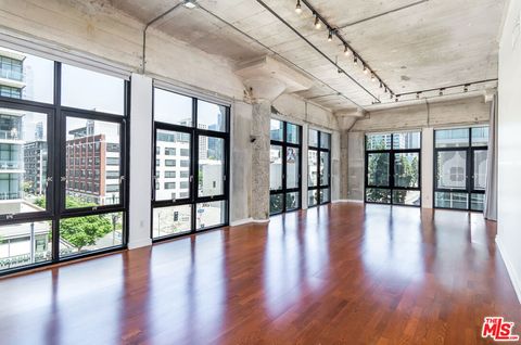 Photo of 330 W 11th Street #406, Los Angeles, CA 90015 (MLS # 26853767)