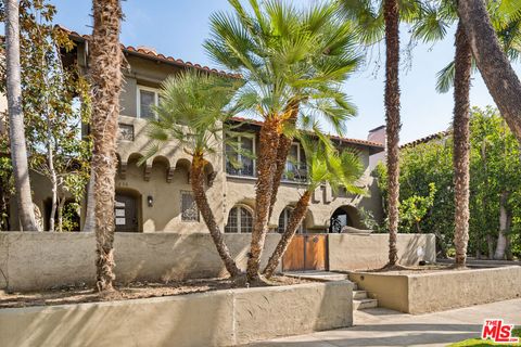 Photo of 258 S Orange Drive, Los Angeles, CA 90036 (MLS # 26657653)