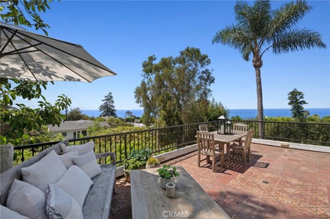 Photo of 31402 Ocean View St, Laguna Beach, CA 92651 (MLS # LG26117232)
