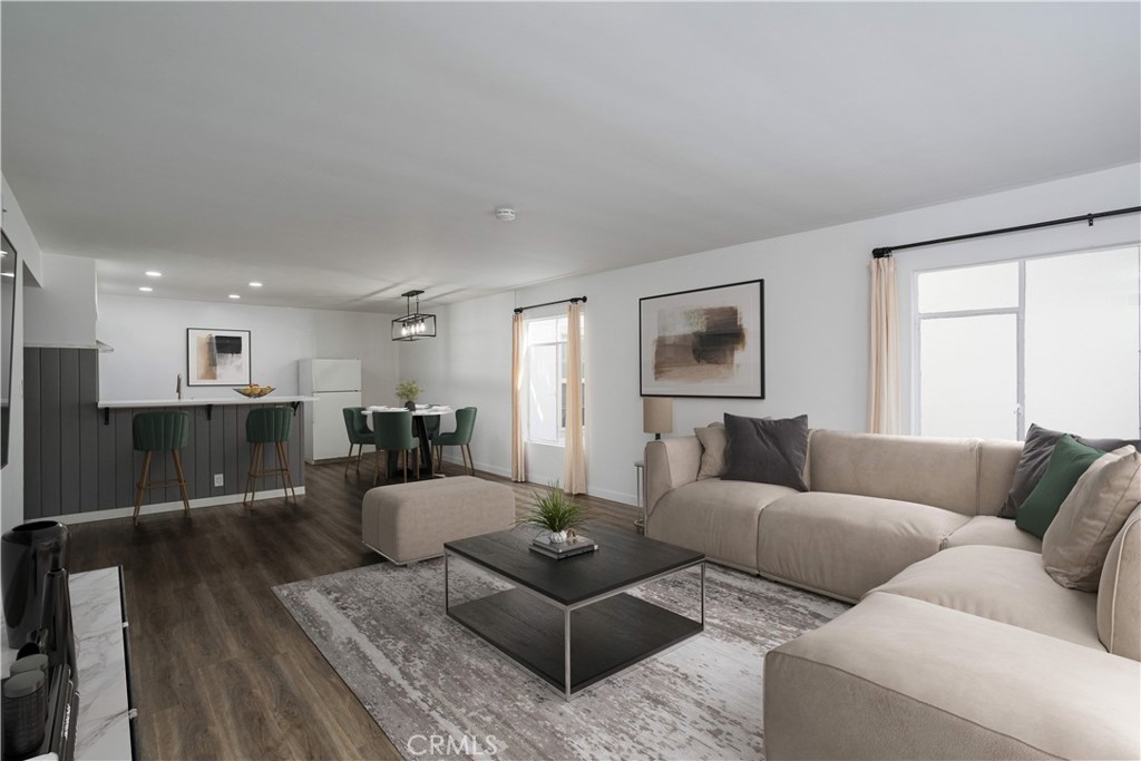 1250 E Ocean Boulevard 307