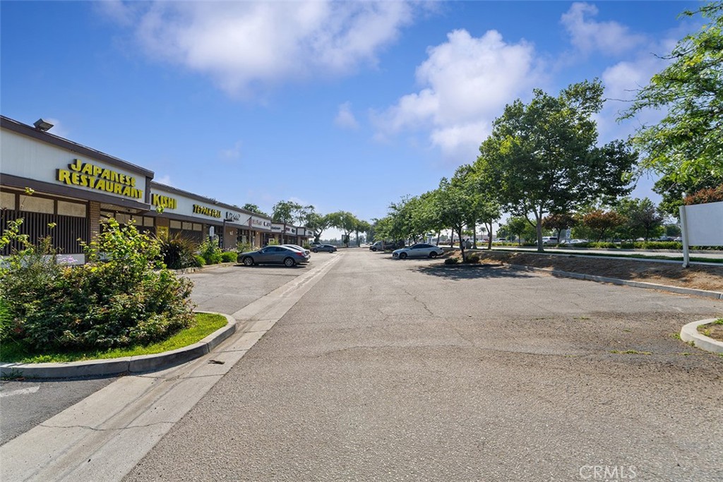 320 W Foothill Blvd