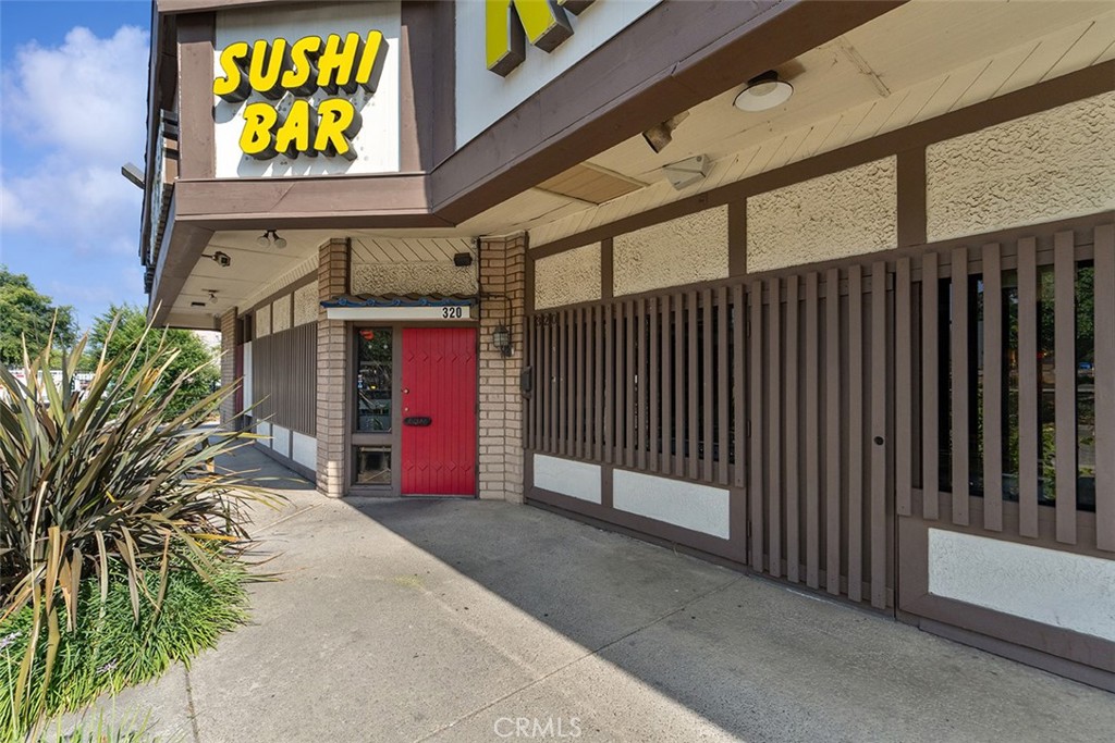 320 W Foothill Blvd