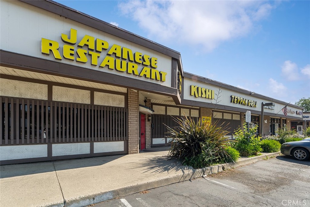 320 W Foothill Blvd