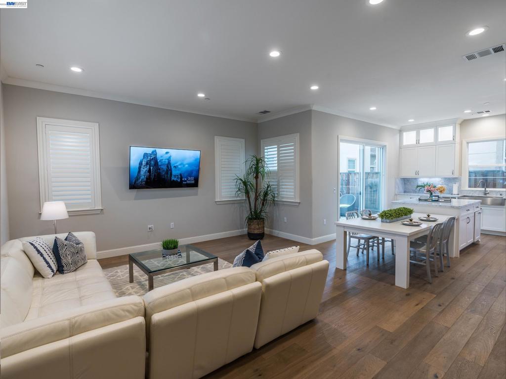 330 Goldfield Place