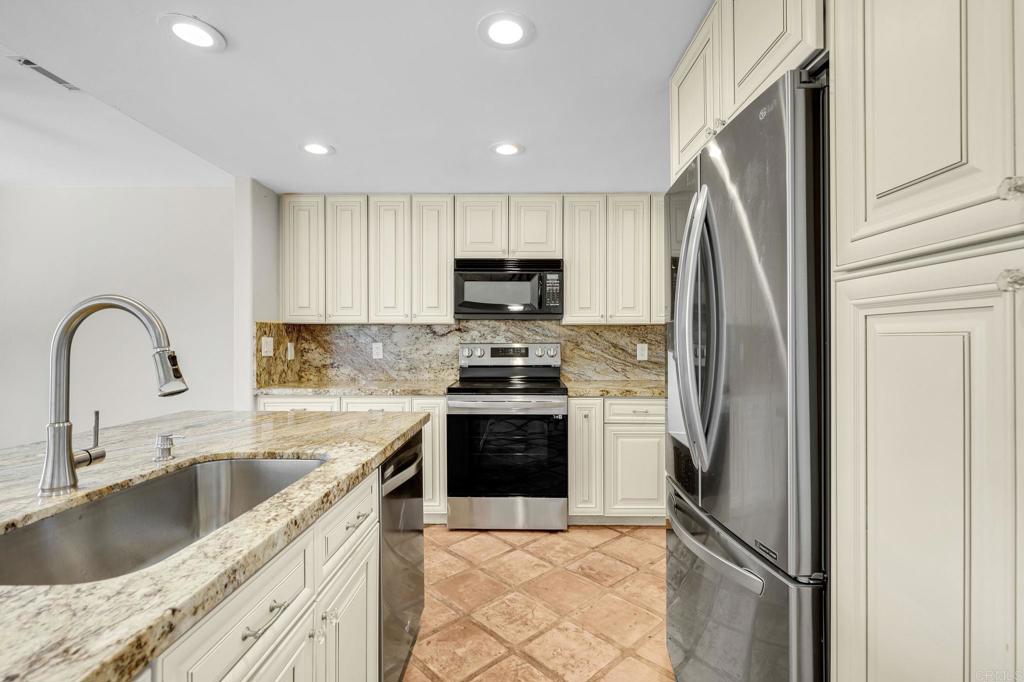 3036 Avenida Christina