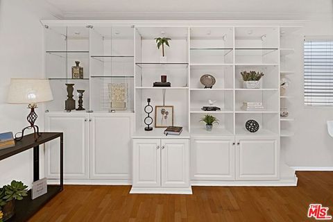 Tiny photo for 852 15th Street #6, Santa Monica, CA 90403 (MLS # 26654867)