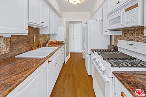 Tiny photo for 852 15th Street #6, Santa Monica, CA 90403 (MLS # 26654867)