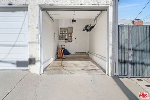 Tiny photo for 852 15th Street #6, Santa Monica, CA 90403 (MLS # 26654867)