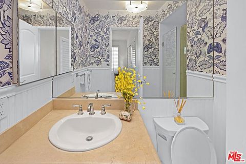 Tiny photo for 852 15th Street #6, Santa Monica, CA 90403 (MLS # 26654867)