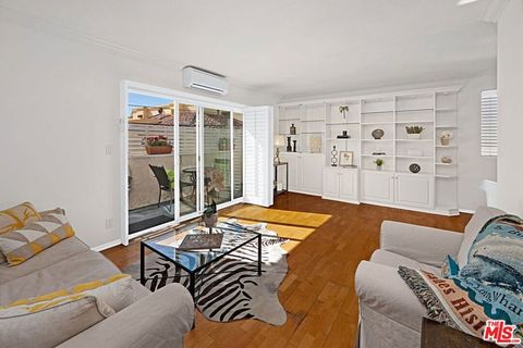 Tiny photo for 852 15th Street #6, Santa Monica, CA 90403 (MLS # 26654867)