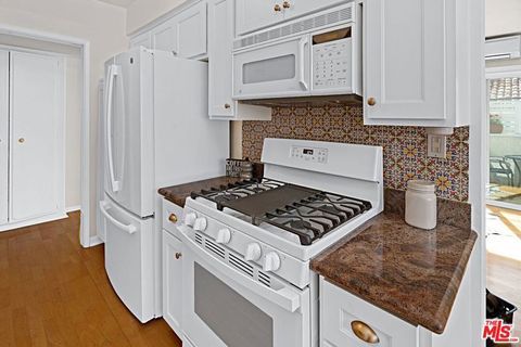 Tiny photo for 852 15th Street #6, Santa Monica, CA 90403 (MLS # 26654867)