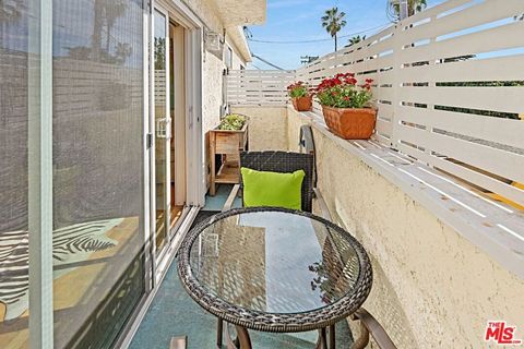 Tiny photo for 852 15th Street #6, Santa Monica, CA 90403 (MLS # 26654867)