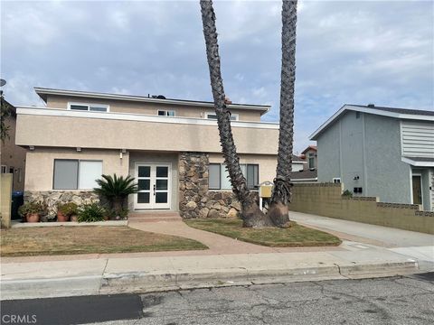 Photo of 2217 Voorhees Avenue, Redondo Beach, CA 90278 (MLS # SB25257882)