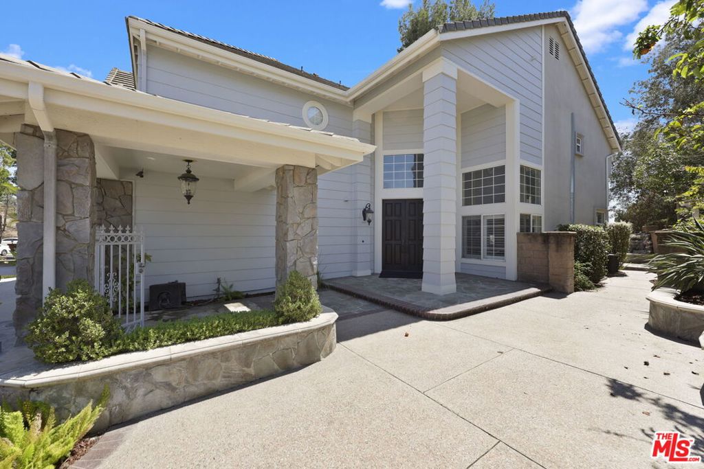 16246 Avenida San Miguel