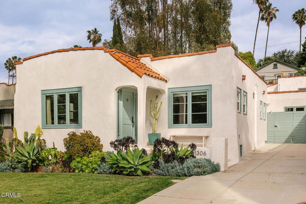 Photo of 1306 N Coronado Street, Los Angeles, CA 90026 (MLS # P1-27287)