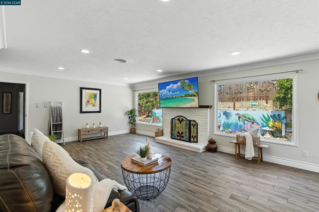 1201 Valle Vista Ave