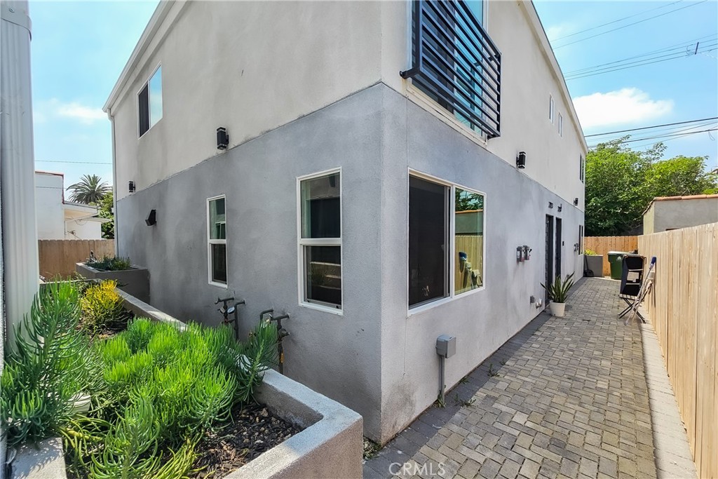 2223 S Highland Avenue