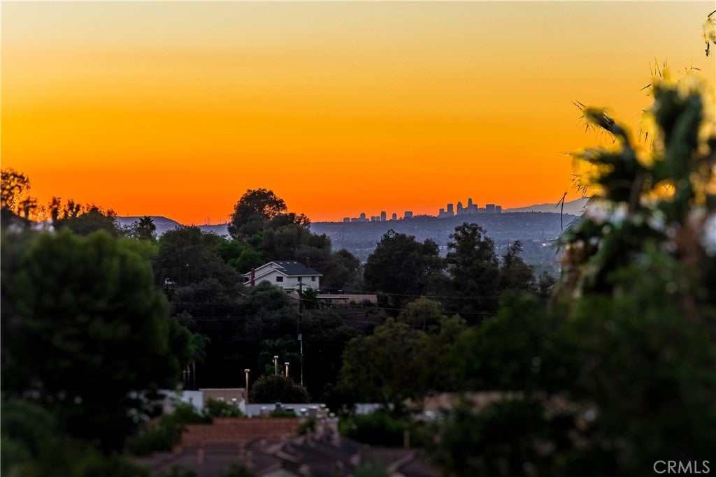 1455 Queen Summit