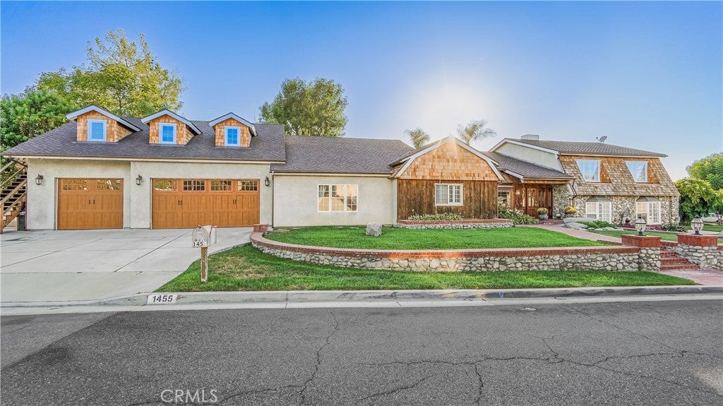 1455 Queen Summit