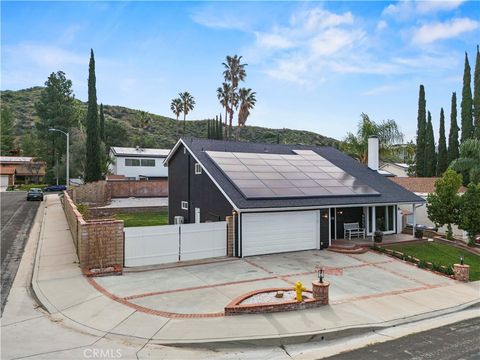 Photo of 28972 Lotusgarden Dr, Canyon Country, CA 91387 (MLS # SR26032384)